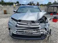2017 Toyota Highlander photo