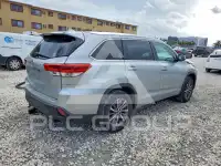 2017 Toyota Highlander photo