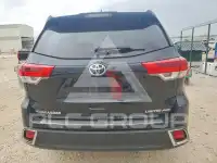 2017 Toyota Highlander photo