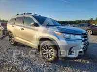 2017 Toyota Highlander photo