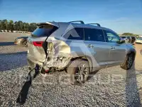 2017 Toyota Highlander photo