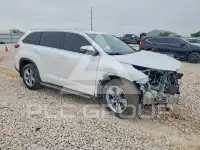 2017 Toyota Highlander photo