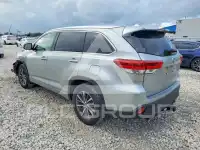 2017 Toyota Highlander photo
