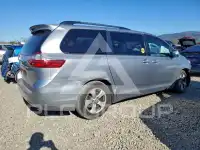 2017 Toyota SIENNA фото