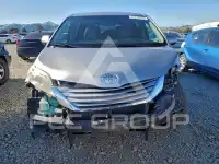 2017 Toyota SIENNA фото