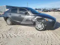 2017 Toyota YARIS фото