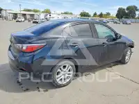 2017 Toyota YARIS фото