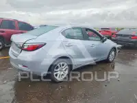 2017 Toyota YARIS фото