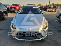 2017 Toyota YARIS фото