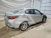 2017 Toyota YARIS фото