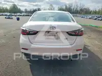2017 Toyota YARIS фото