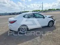 2017 Toyota YARIS фото