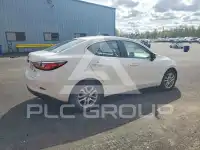 2017 Toyota YARIS фото