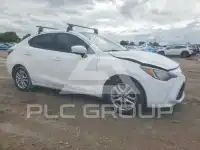 2017 Toyota YARIS фото