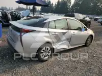 2017 Toyota PRIUS photo