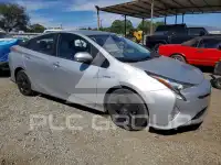 2017 Toyota PRIUS photo