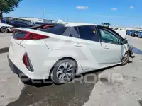 2017 Toyota PRIUS photo