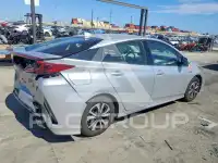 2017 Toyota PRIUS photo