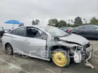 2017 Toyota PRIUS photo