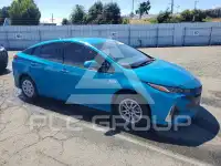 2017 Toyota PRIUS photo