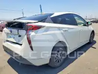 2017 Toyota PRIUS photo