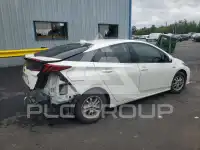 2017 Toyota PRIUS photo