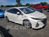2017 Toyota PRIUS photo