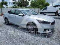 2017 KIA Cadenza photo