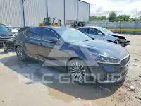2017 KIA Cadenza photo