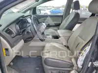 2017 KIA Sedona фото