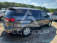 2017 KIA Sedona photo
