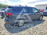 2017 KIA Sedona photo