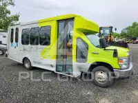 2017 Ford E-450 фото