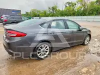 2017 Ford FUSION фото