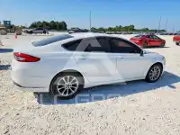 2017 Ford FUSION фото