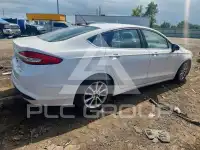 2017 Ford FUSION фото
