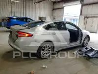 2017 Ford FUSION фото