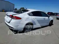 2017 Ford FUSION фото