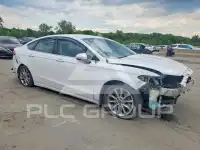 2017 Ford FUSION photo