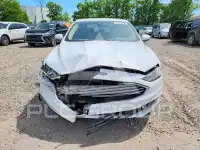 2017 Ford FUSION фото
