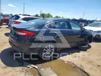 2017 Ford FUSION фото