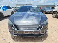 2017 Ford FUSION photo