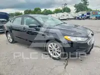 2017 Ford FUSION фото