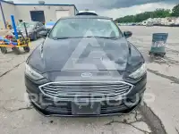 2017 Ford FUSION фото