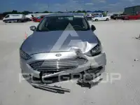 2017 Ford FUSION фото