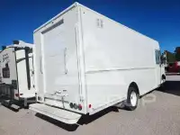 2017 Ford F-590 фото