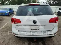 2017 Volkswagen Touareg photo
