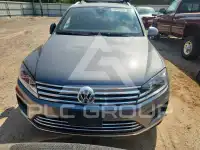 2017 Volkswagen Touareg photo
