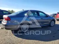 2017 Volkswagen Passat photo