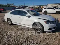 2017 Volkswagen Passat photo